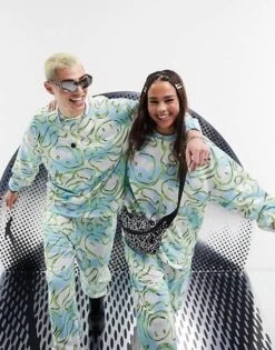 ASOS X Smiley® - Unisex Sweatshirt With Smiley All Over Print In Blue And White